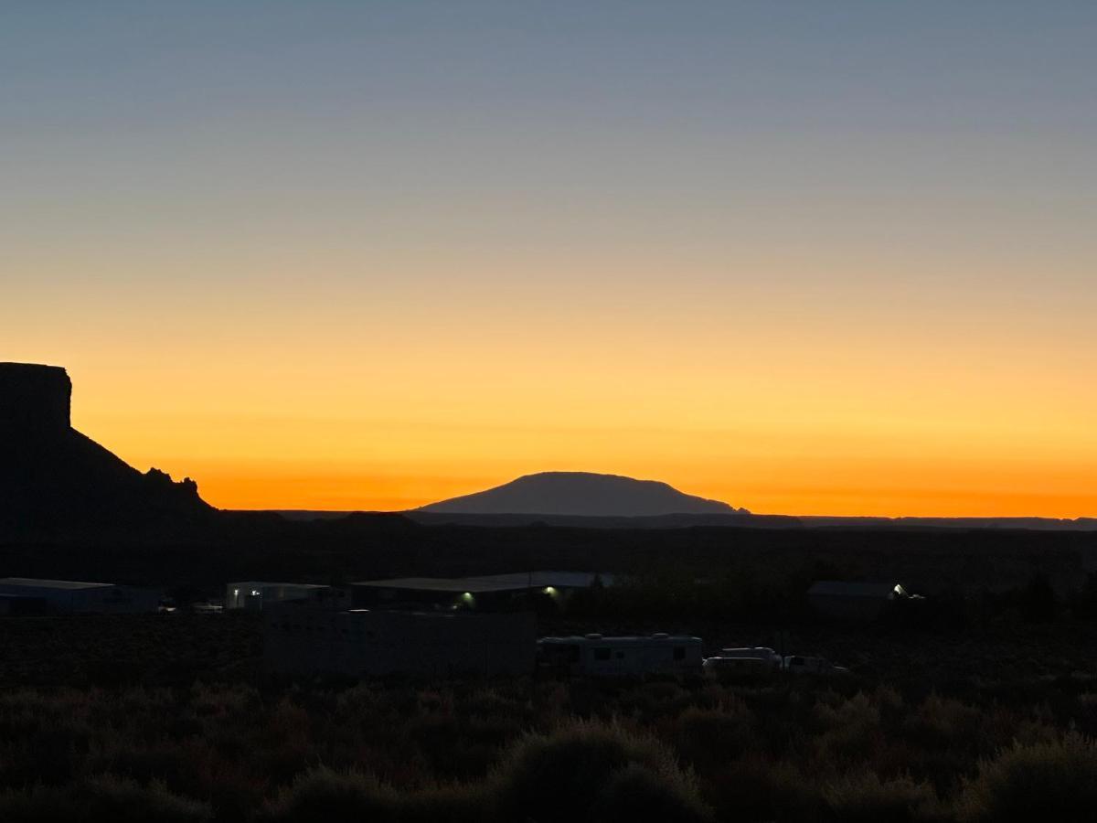 Page Arizona Border Town- Grand Serenity Room With Mesa Views Биг Уотър Екстериор снимка