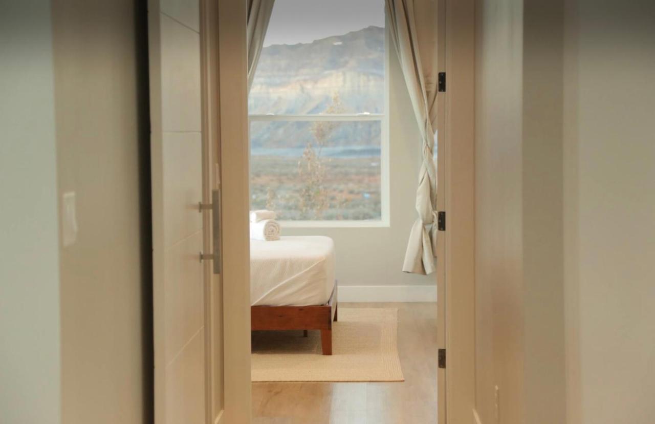 Page Arizona Border Town- Grand Serenity Room With Mesa Views Биг Уотър Екстериор снимка