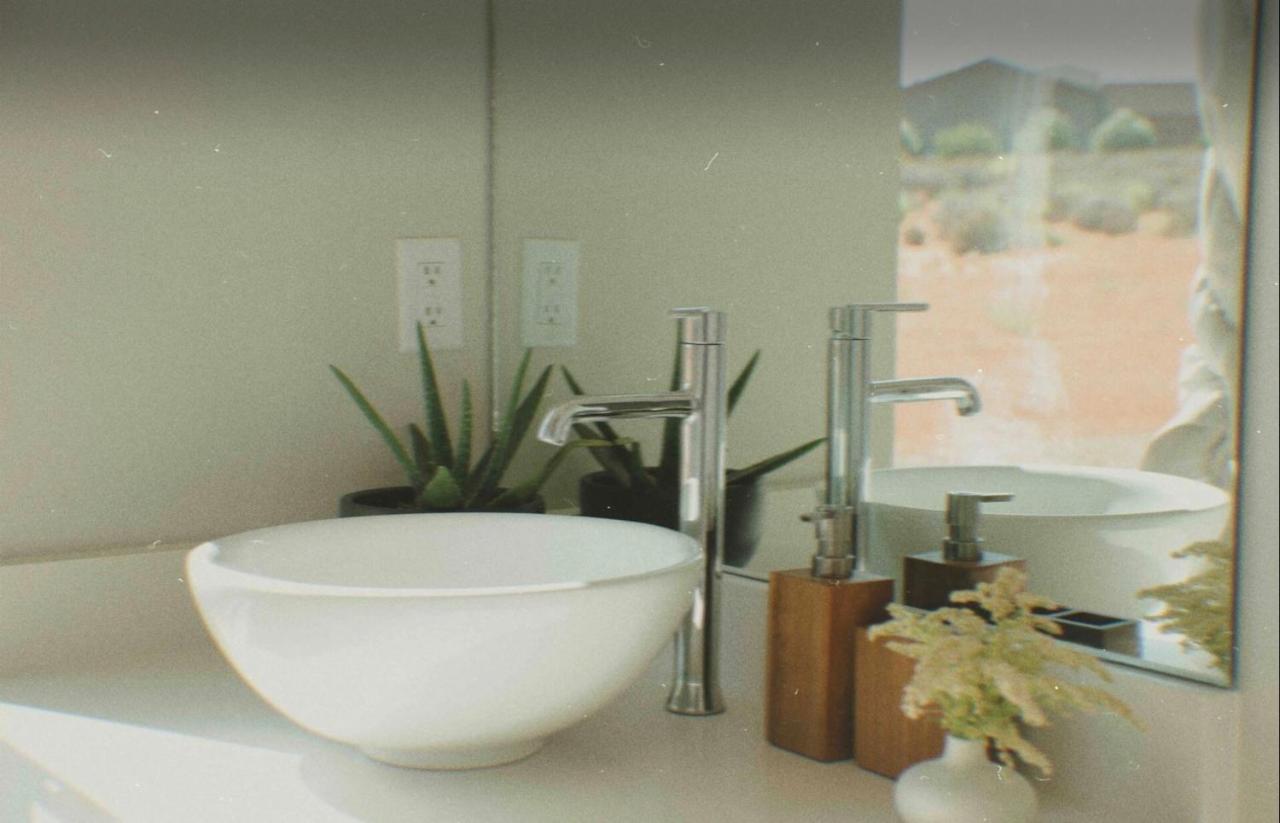 Page Arizona Border Town- Grand Serenity Room With Mesa Views Биг Уотър Екстериор снимка
